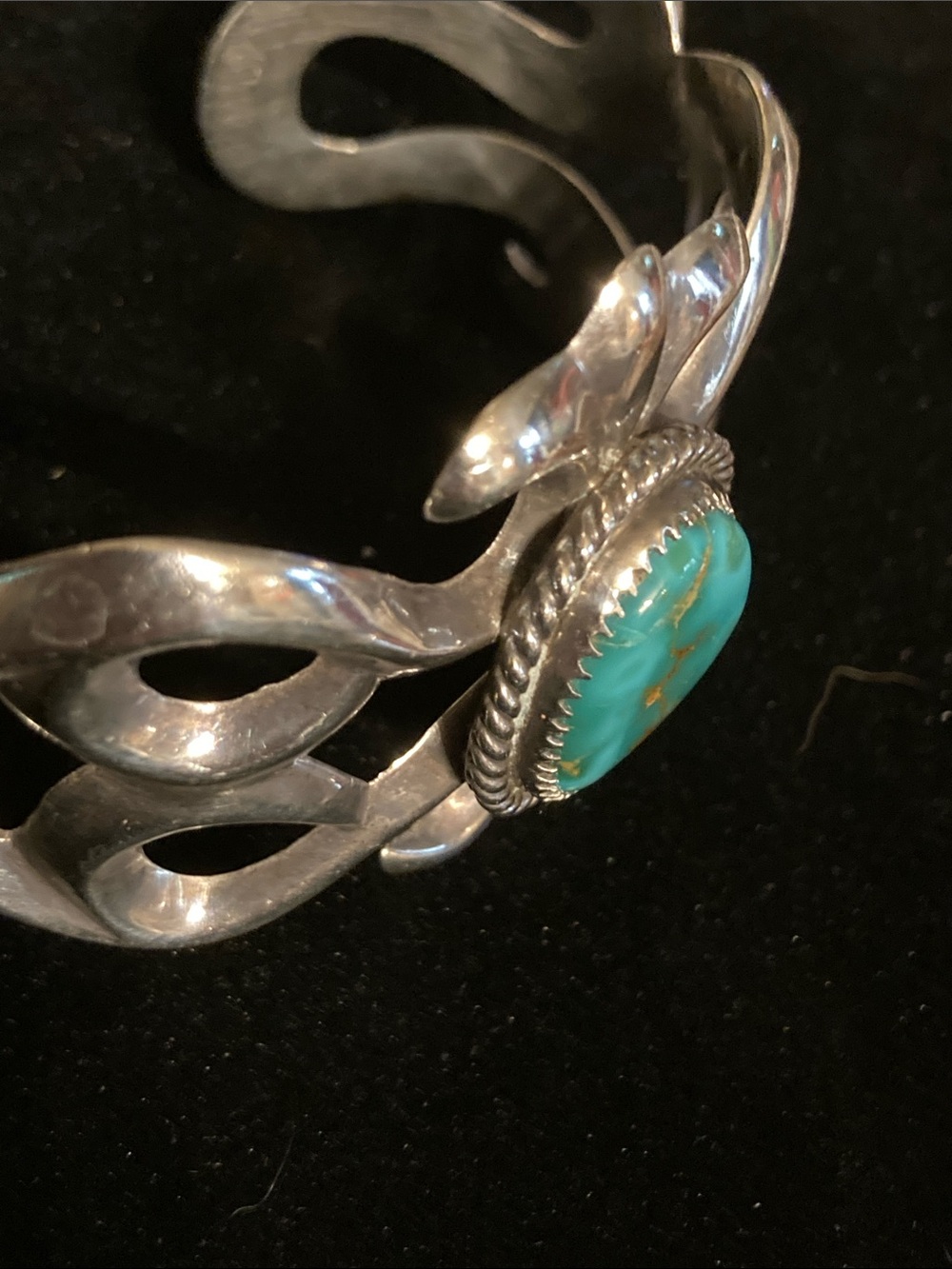 Wilson Begay sand cast turquoise cuff bracelet antique - Picture 4 of 6